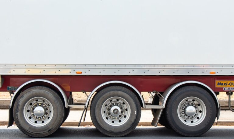 austin trucking accident lawyer: navigating legal challenges and seeking justice