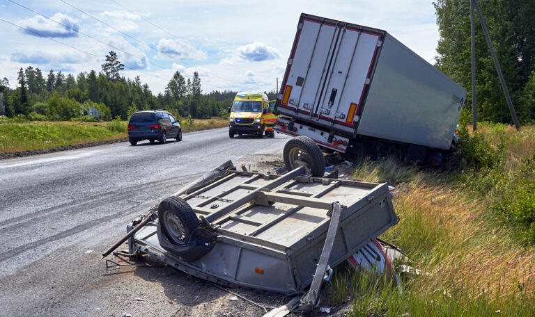 Detached trailer after truck accident showing complex insurance claims in Austin crash